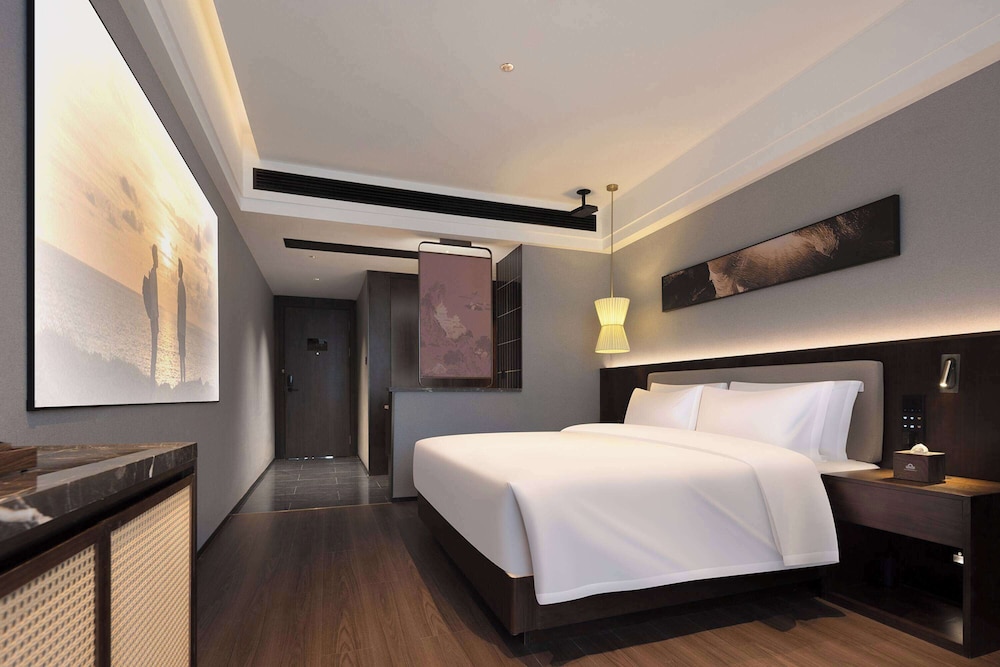 Room, 1 King Bed, Smoking (Cinema) photo 2