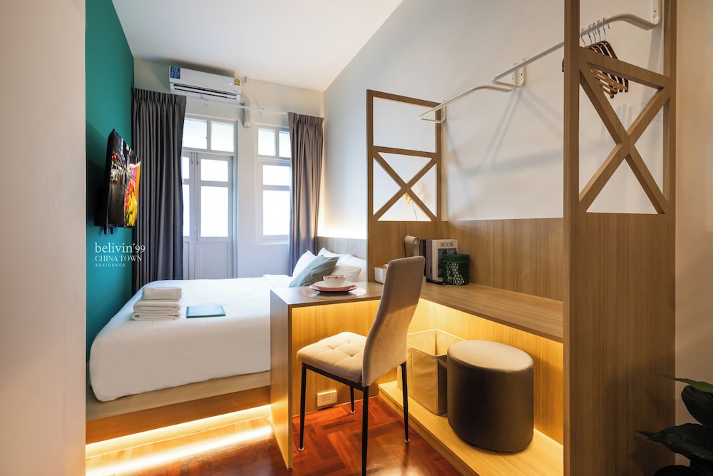 Comfort Studio, 1 King Bed photo 3