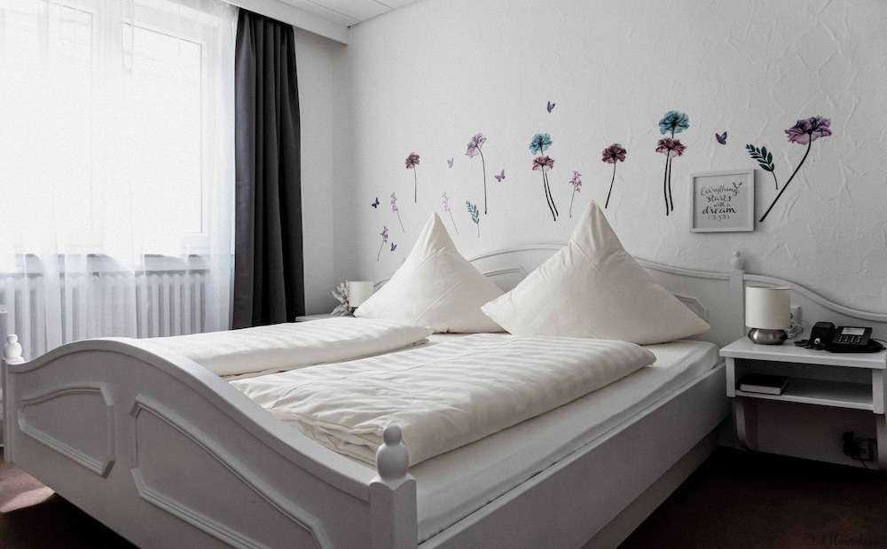 Standard Double Room, 1 King Bed photo 3