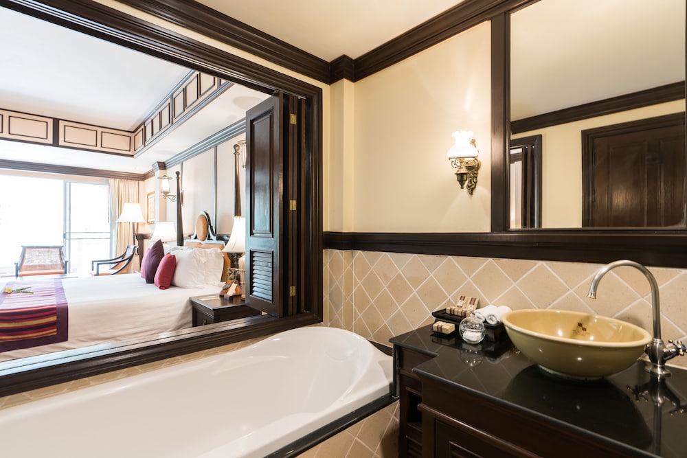 Deluxe Double or Twin Room - Photo 6
