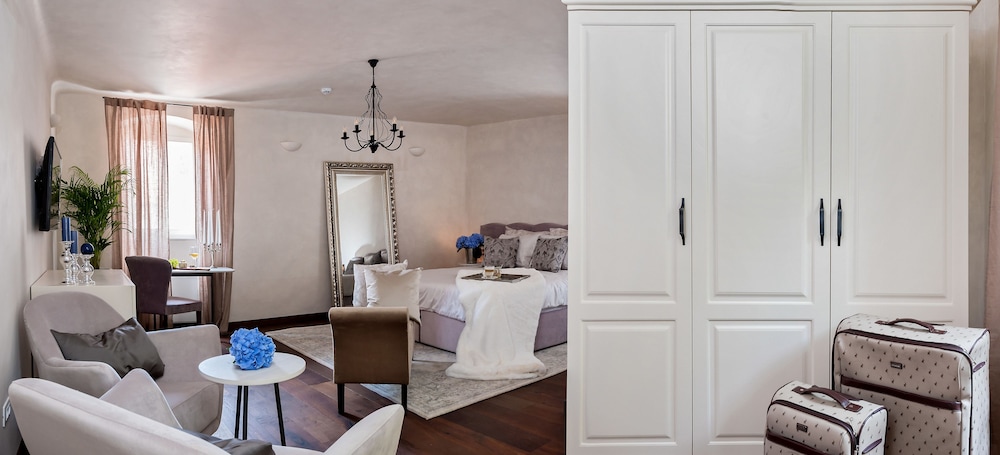 Deluxe room 1 - Photo 2