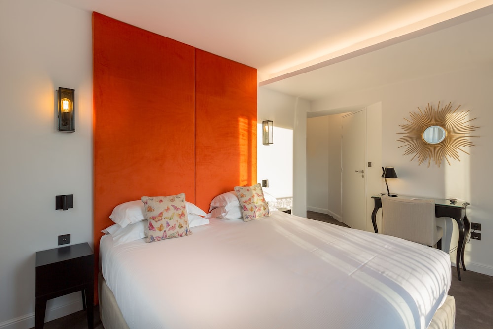 Executive Room (Comtesse), Eiffel Tower front view photo 2