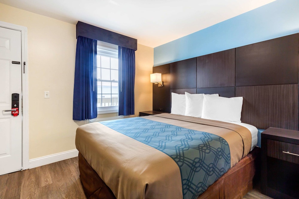 1 Queen Bed, Nonsmoking - Photo 4