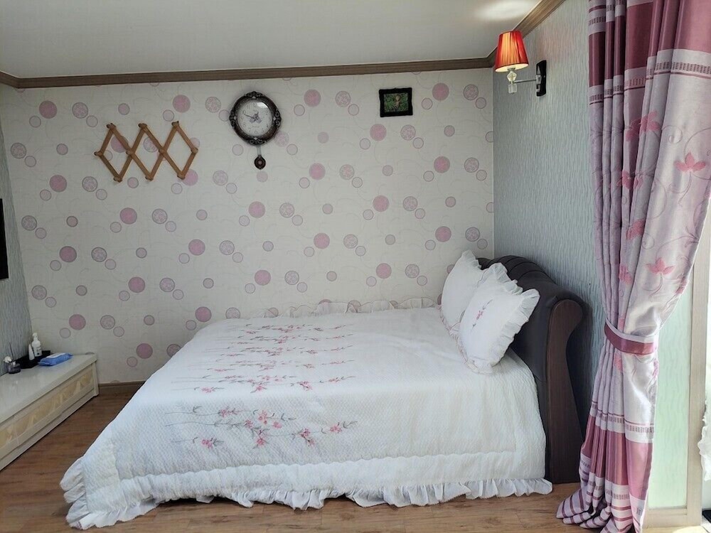 Room (Geumbit-noeul)