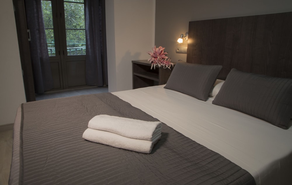 Family Quadruple Room, 2 Queen Beds photo 3