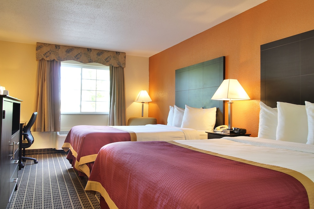 Standard Room, 2 Queen Beds photo 2