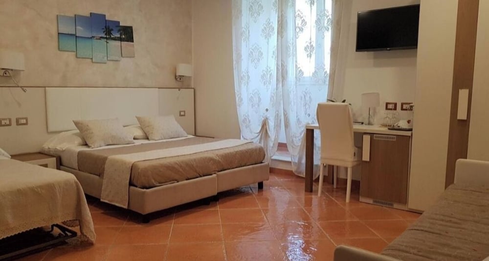 Basic Quadruple Room, Mountain View