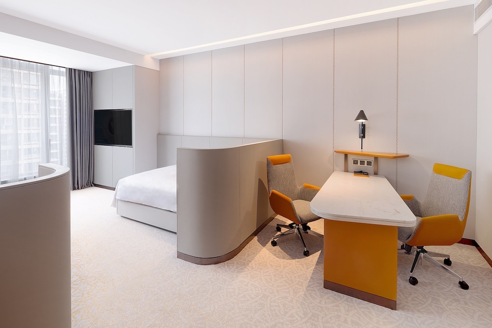 Standard Room, 2 Double Beds, Club Lounge Access - Photo 5