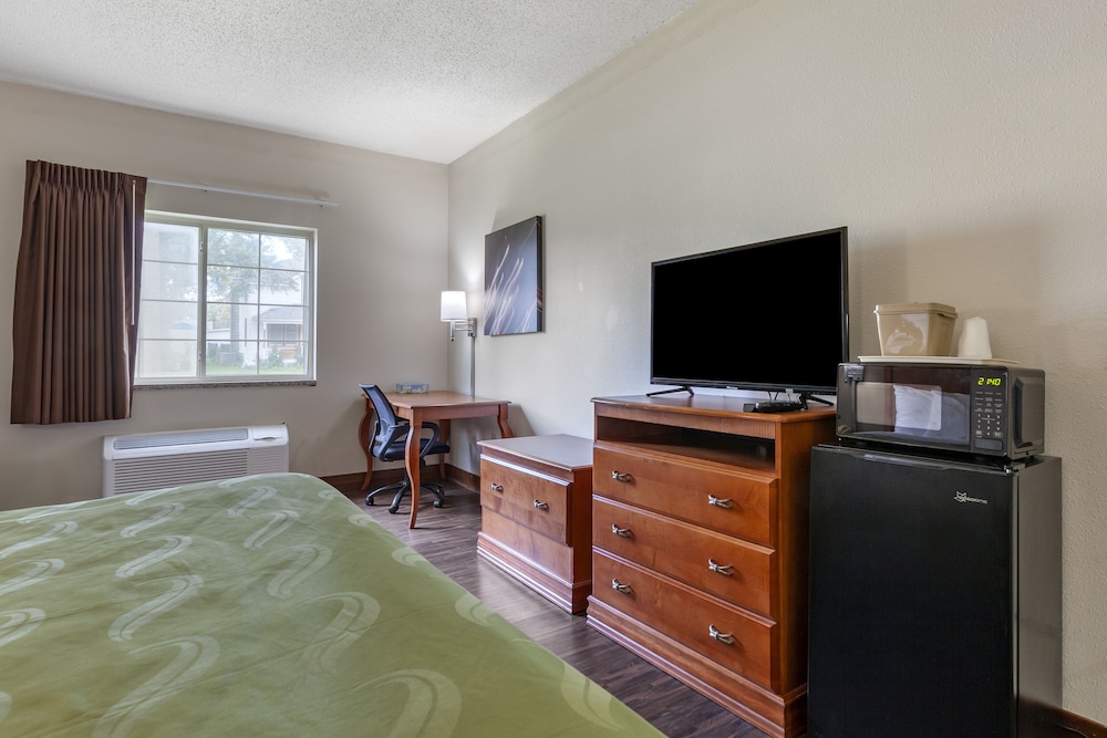 Suite, 1 King Bed, Non Smoking, Hot Tub - Photo 8