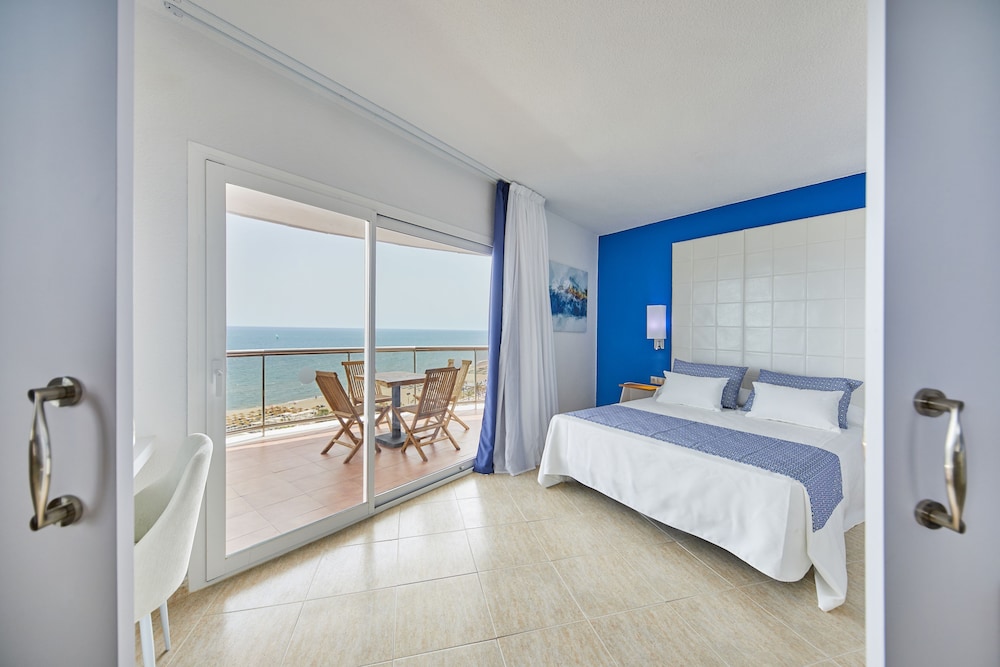 Junior Quadruple Room, Sea View - Photo 3