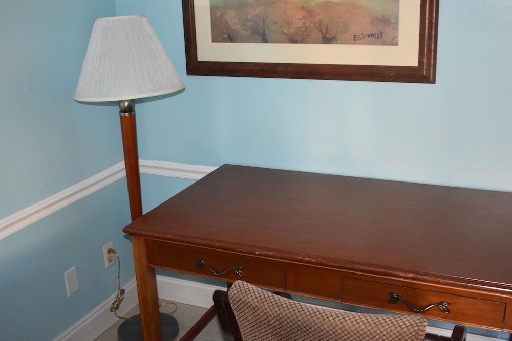 Business Cottage, 1 Queen Bed, Refrigerator & Microwave photo 2