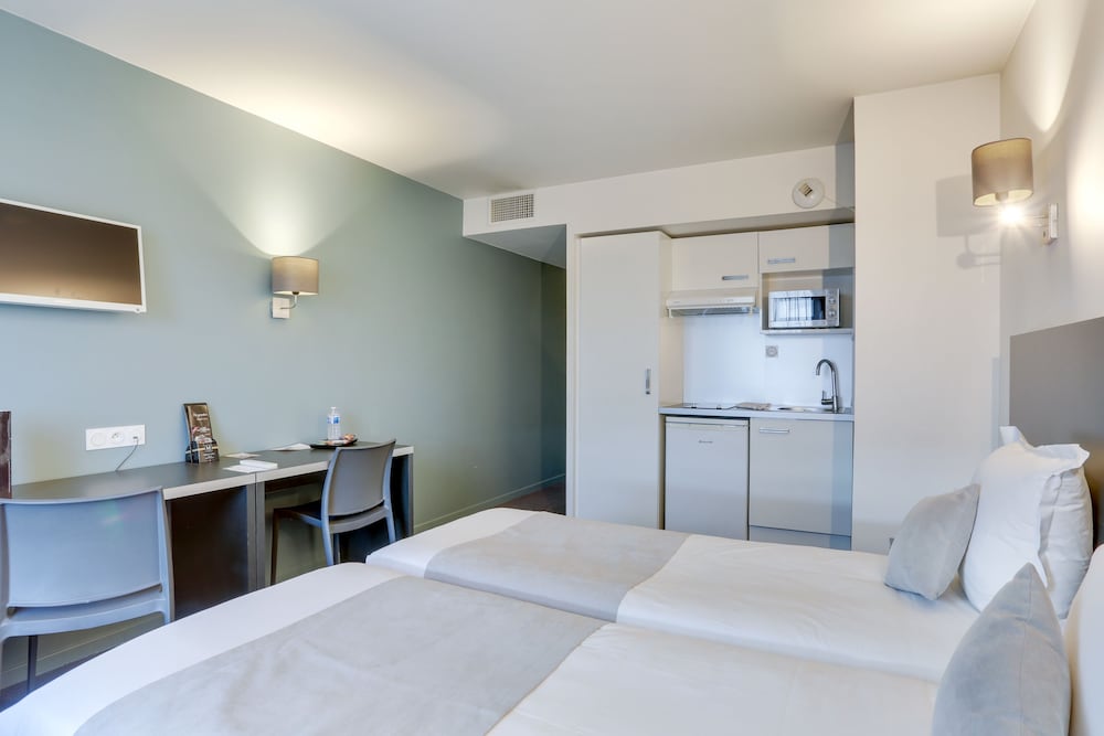 COMFORT STUDIO (SINGLE BEDS)