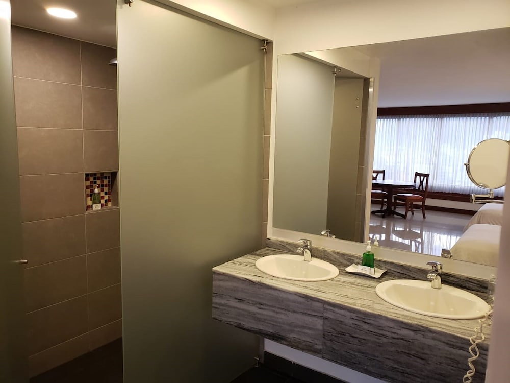 Executive Room, 2 Double Beds - Photo 2