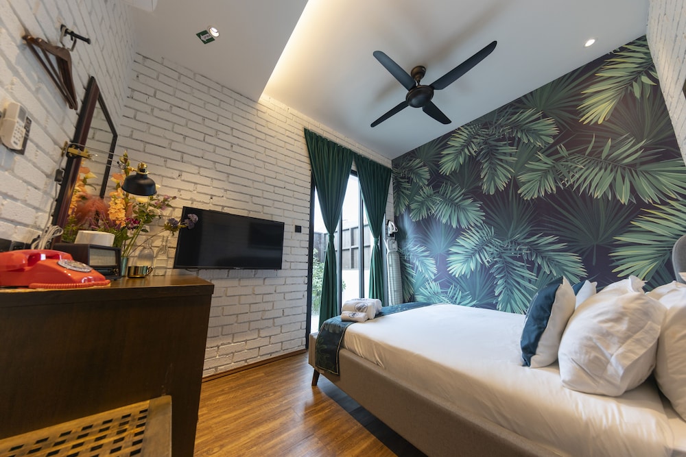 Room, Garden View - Photo 23