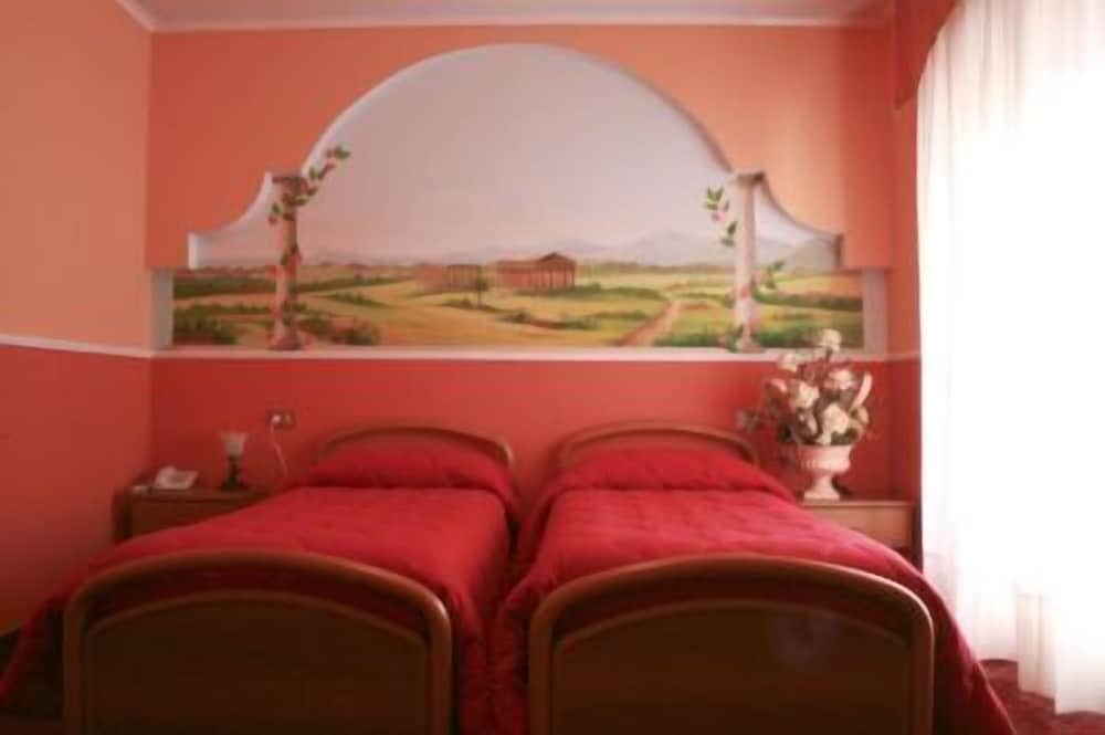 Standard Room, 1 Double Bed - Photo 2