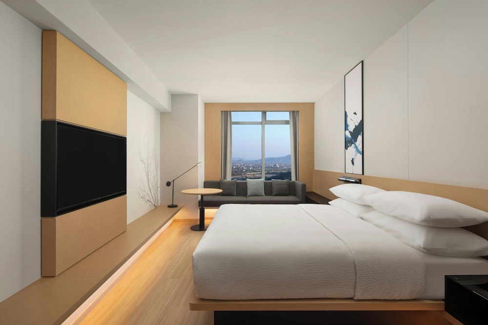 Standard Room, 1 King Bed