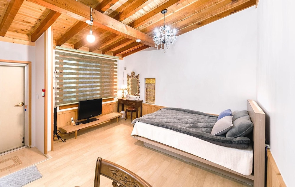 Basic Room, 1 Bedroom (202(PET)) - Photo 1
