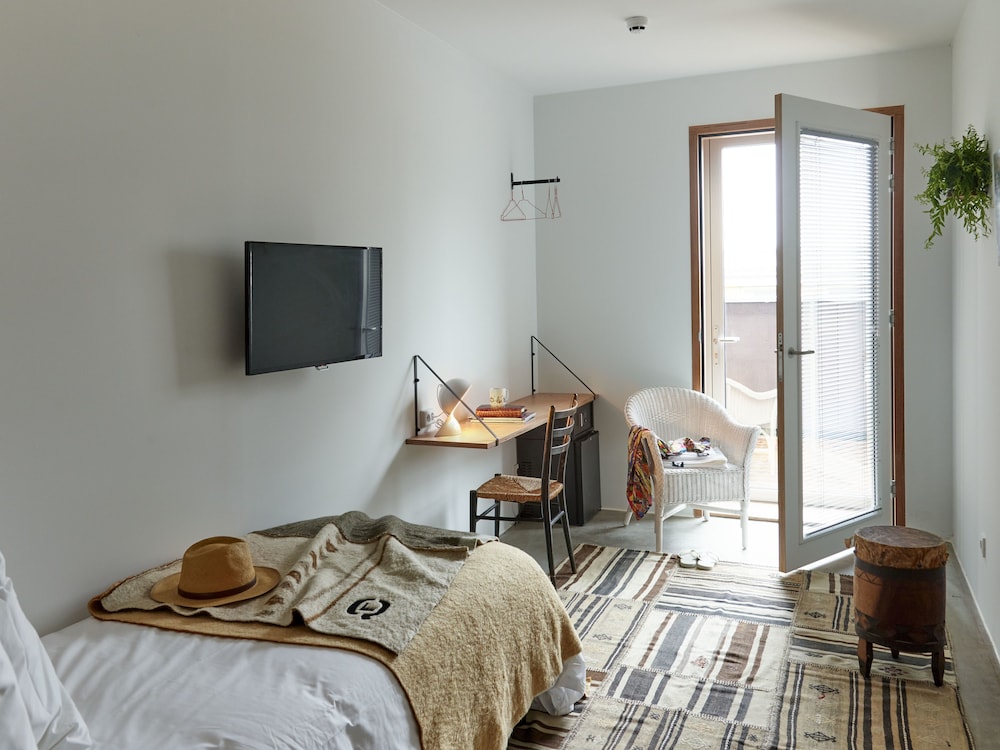 Standard Triple Room, 2 Bedrooms, Balcony photo 3