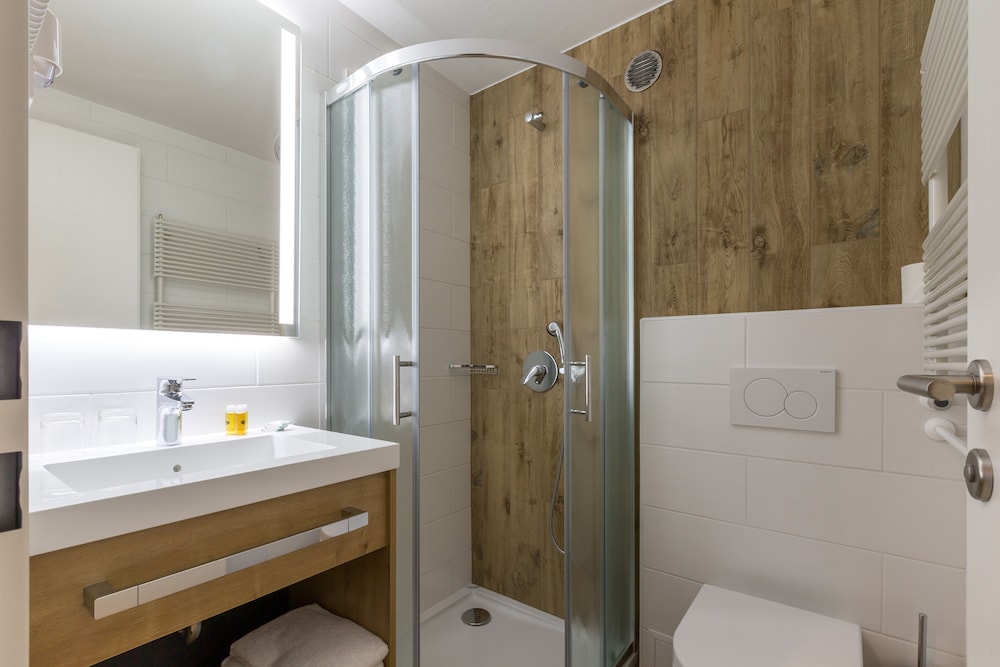 Standard Twin Room - Photo 2