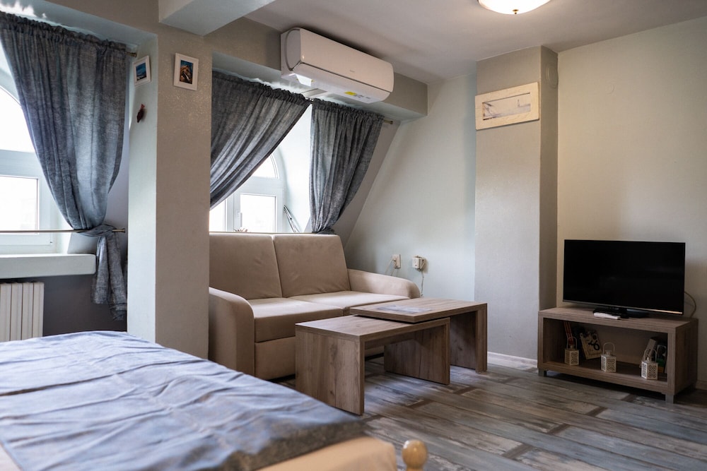 Superior Triple Room, 1 Queen Bed with Sofa bed, Garden View photo 3