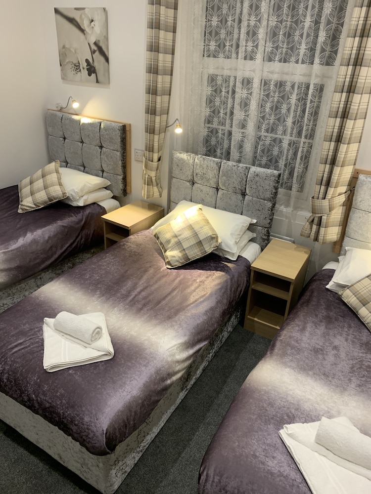 Rear Facing Luxury Triple Room photo 3