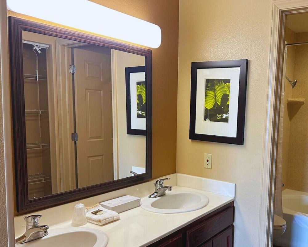 Suite, Multiple Beds, Non Smoking - Photo 3