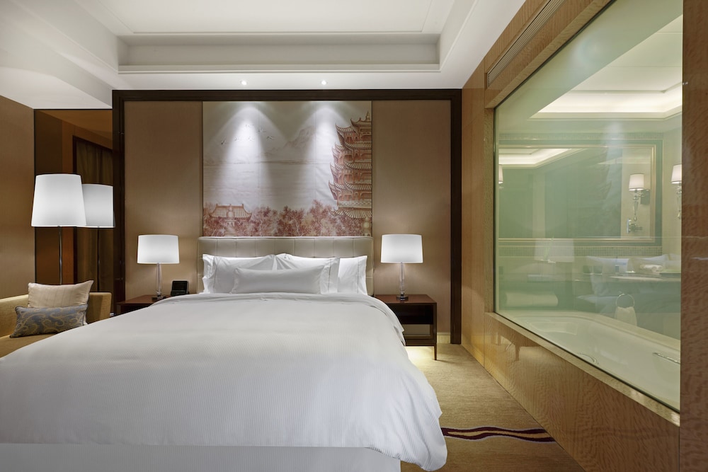 1 King Bed, High Floor - 15th and above, Guest Room photo 2