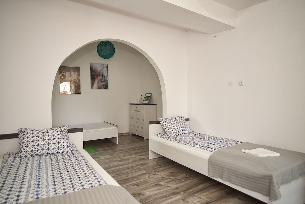 Triple Room, 3 Twin Beds, Private Bathroom, Garden Area (11) photo 2