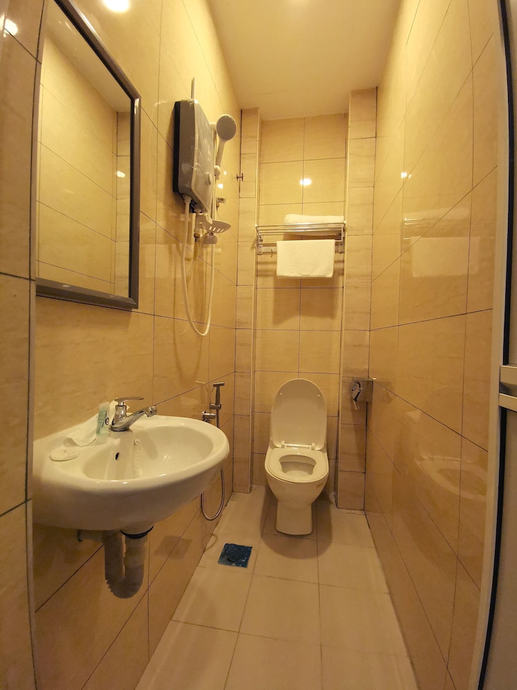 Basic Single Room, 1 Twin Bed, No Windows photo 3