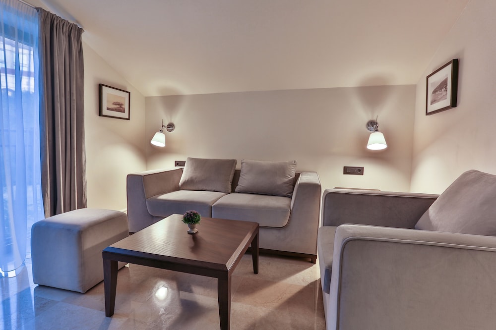 Junior Suite, Mountain View - Photo 5