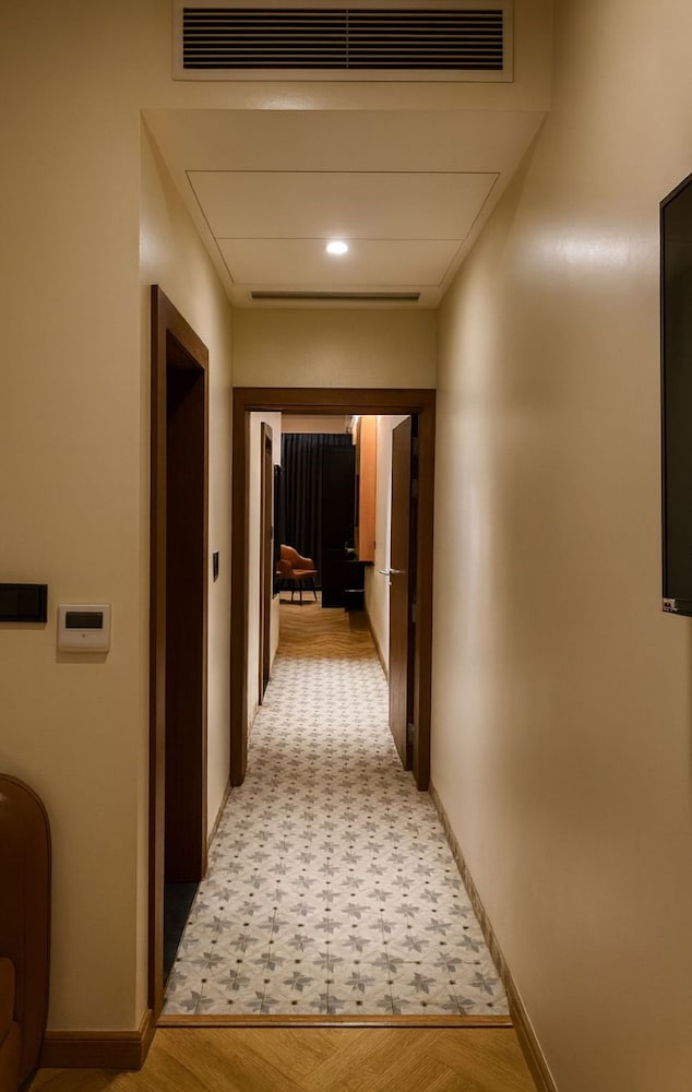 Suite Room With Private Pool - Photo 11