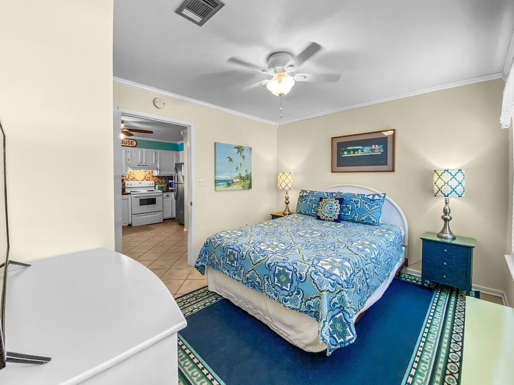 Condo, 2 Bedrooms