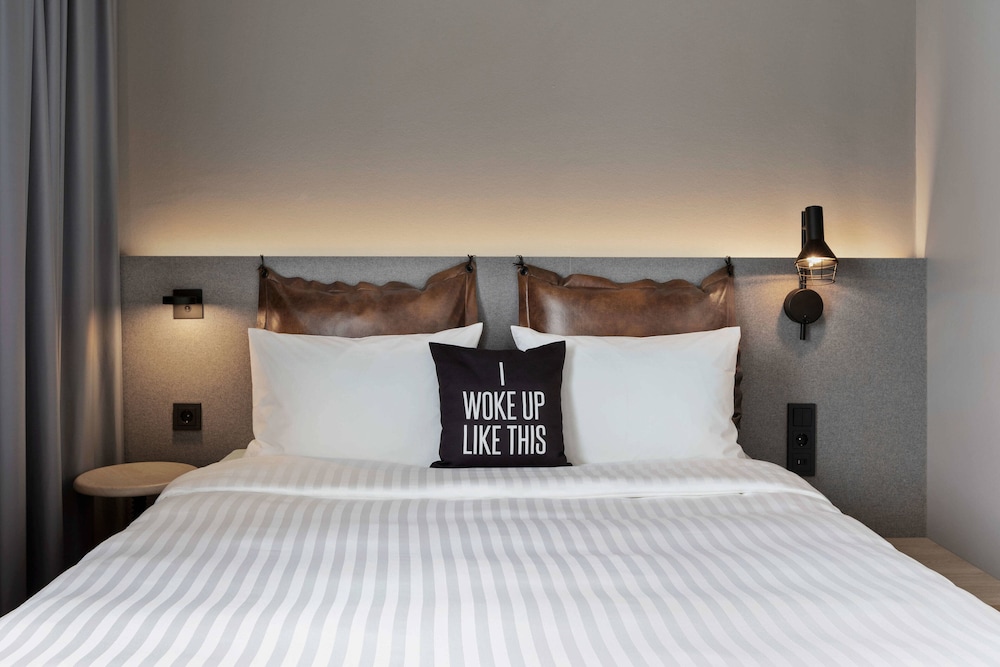 Family Room, 1 Queen Bed with Sofa bed
