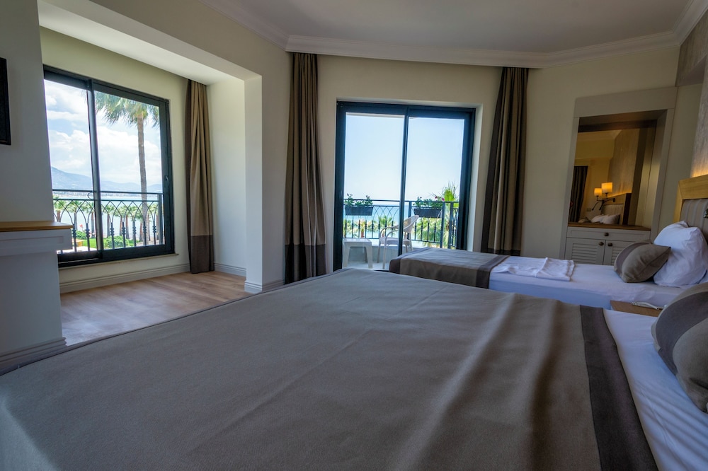 Triple Room, Multiple Beds, Non Smoking, Sea View photo 1