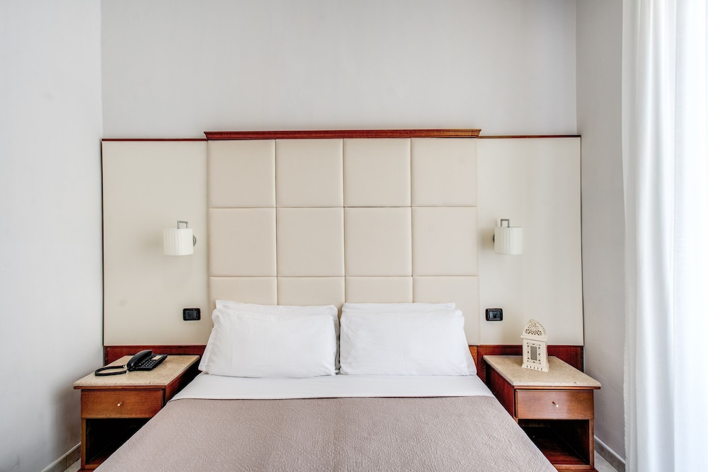 Standard Double or Twin Room - Photo 2