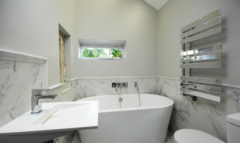Deluxe House photo 3