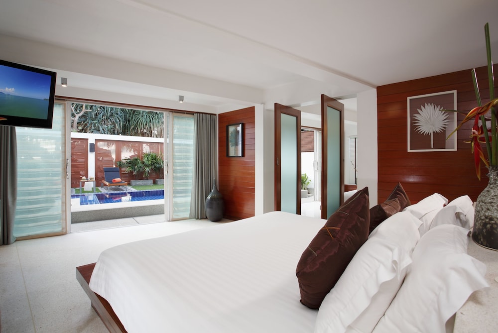 Beachfront Grand Pool Villa - Free Daily Minibar - Photo 3