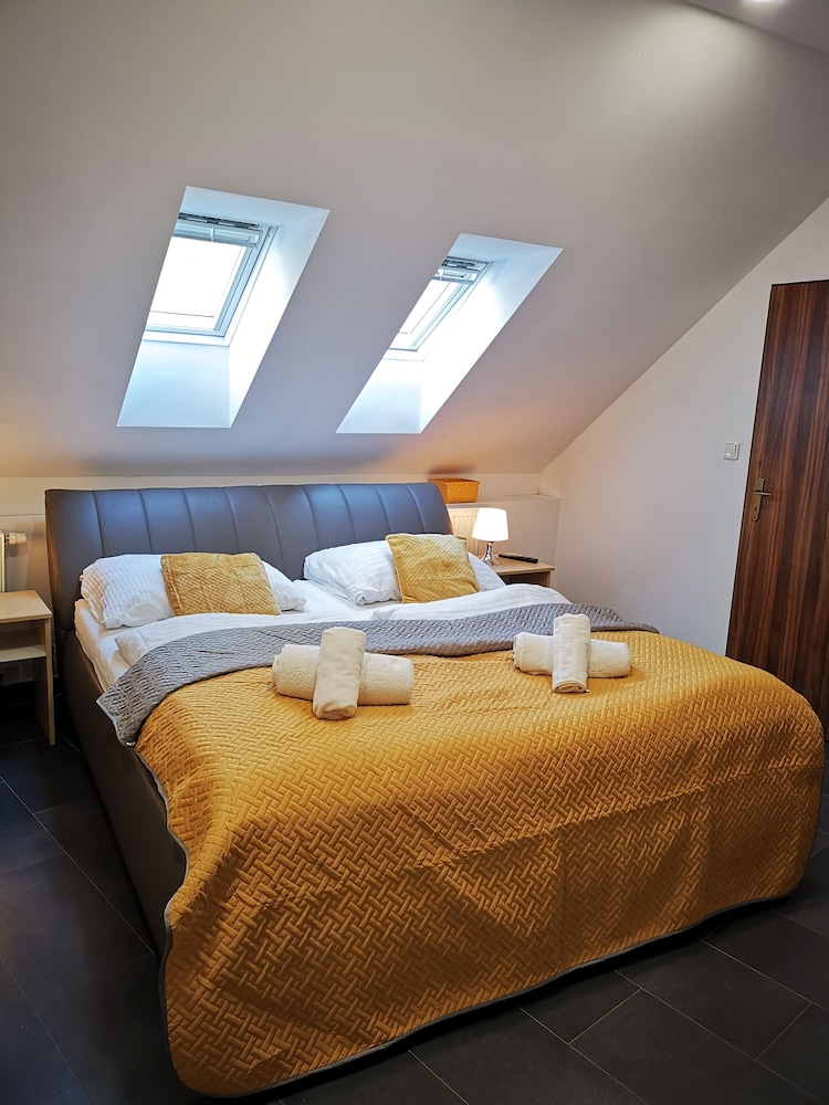 Family Room, Garden View (5 beds) photo 2