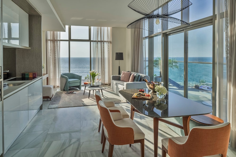 Suite, 1 Bedroom, Balcony, Sea View (Dining, Kitchen, Arabian)