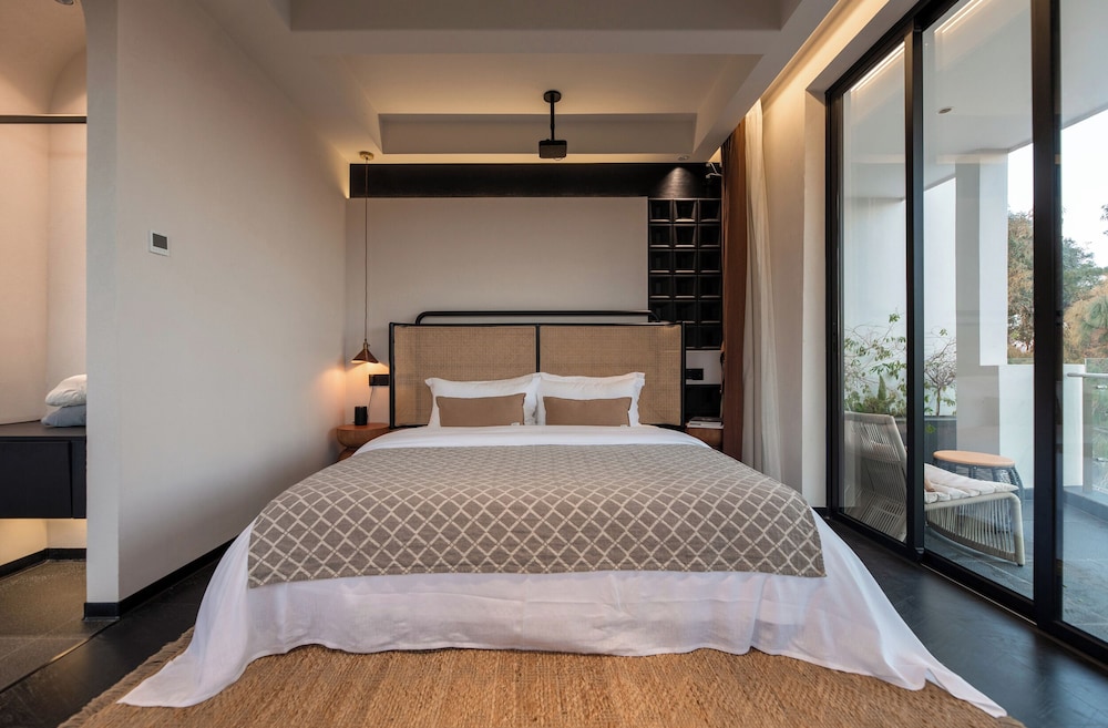 City Double Room, Balcony, Garden View photo 3