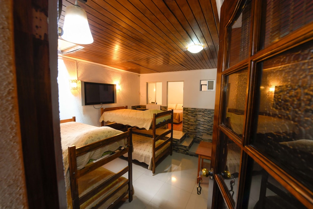 Family Room, Multiple Beds photo 3