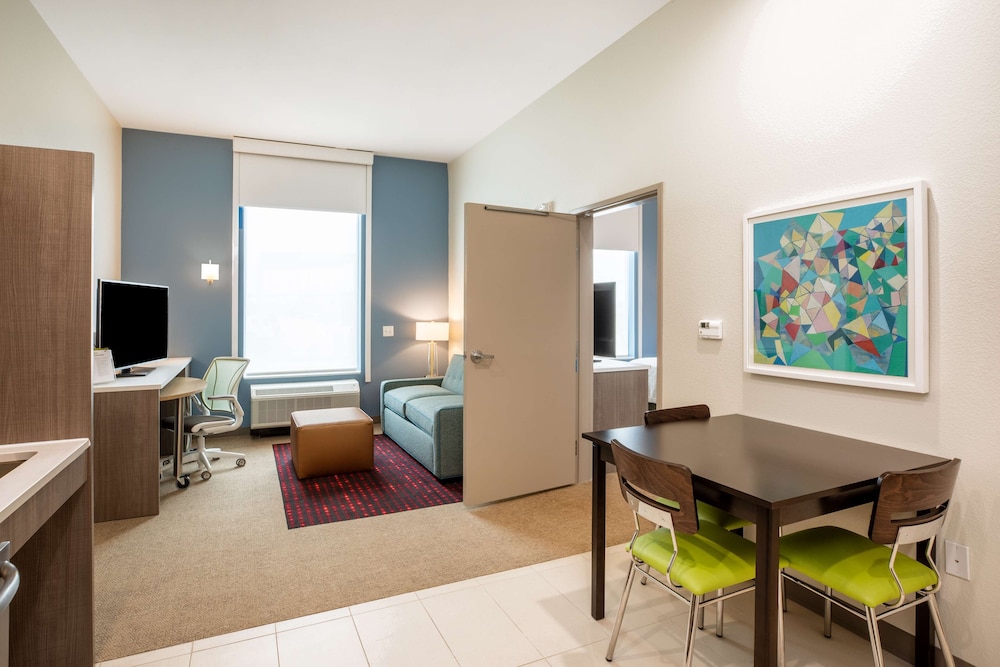 Suite, 1 King Bed, Accessible (Hearing) - Photo 2