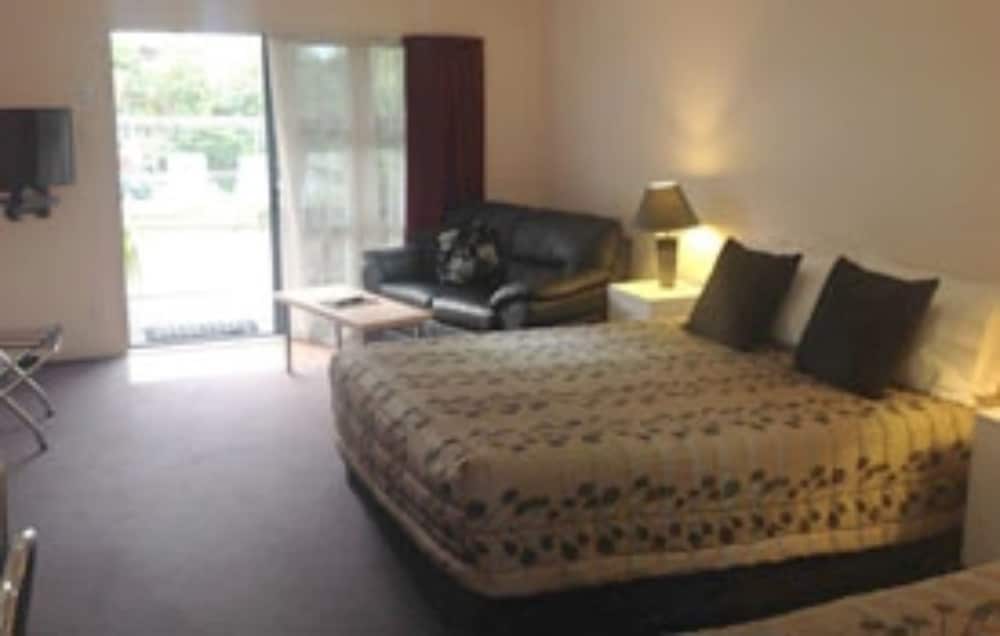 Studio Unit with Spa Bath photo 1