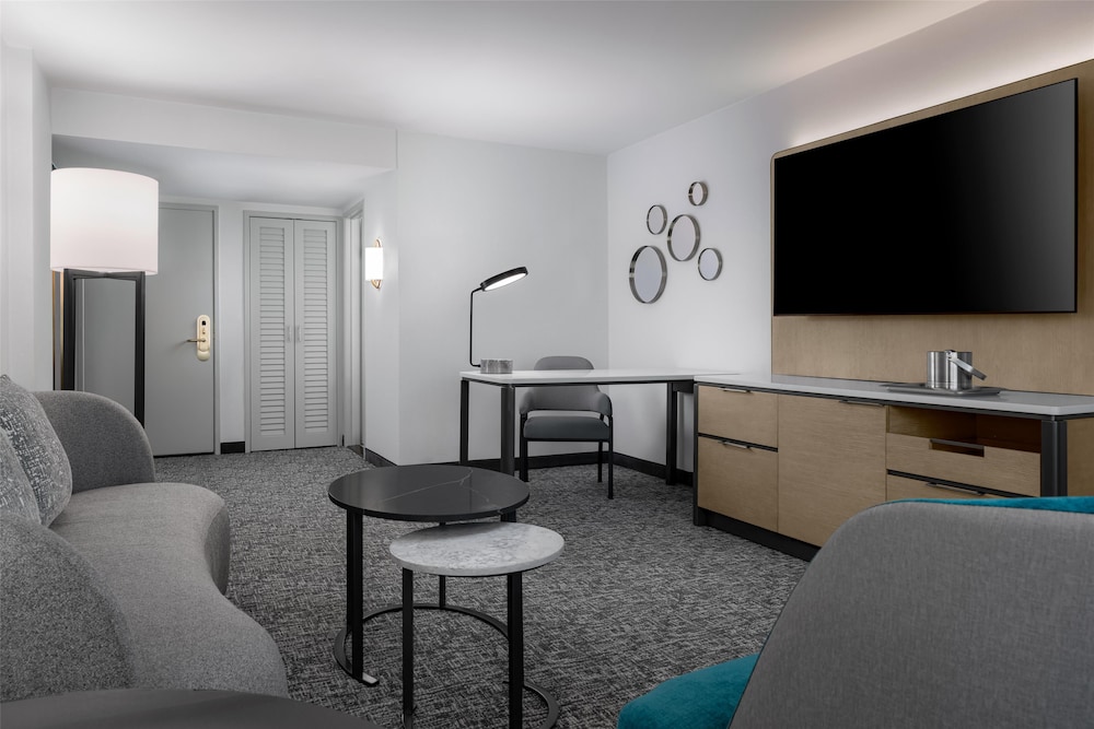 Superior Suite, 2 Queen Beds, Accessible (Hearing)