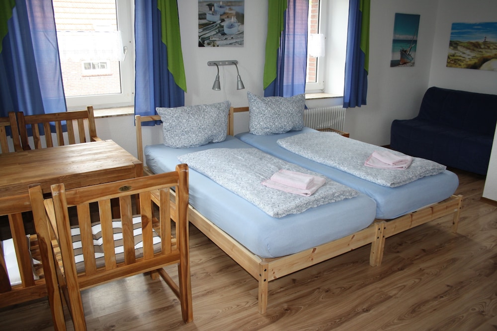 Basic Double Room, 1 Queen Bed, Non Smoking photo 1