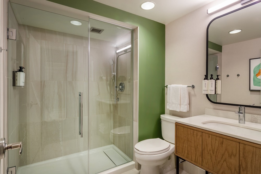 Standard Room, 1 King Bed (Walk-In Shower) - Photo 7