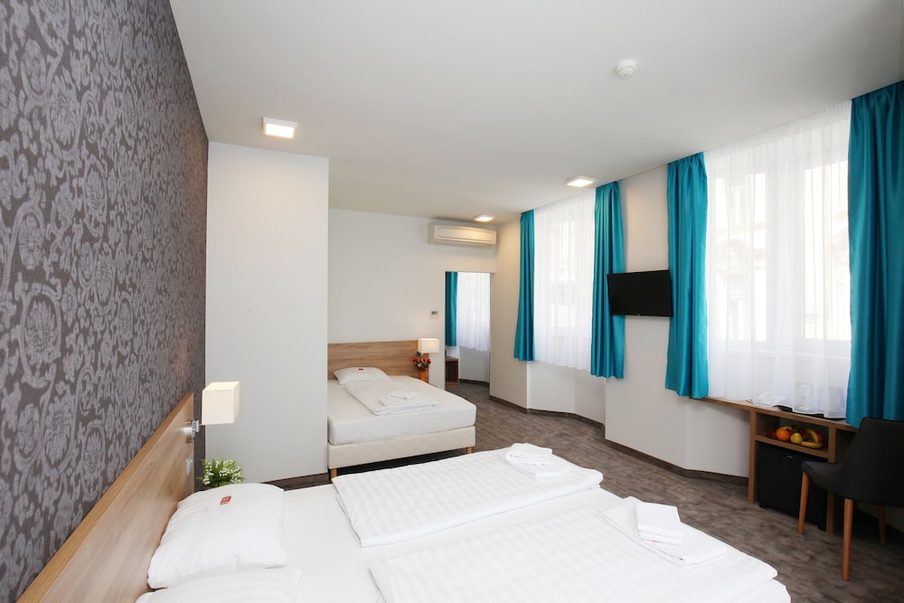 Superior Double Room, 2 Queen Beds