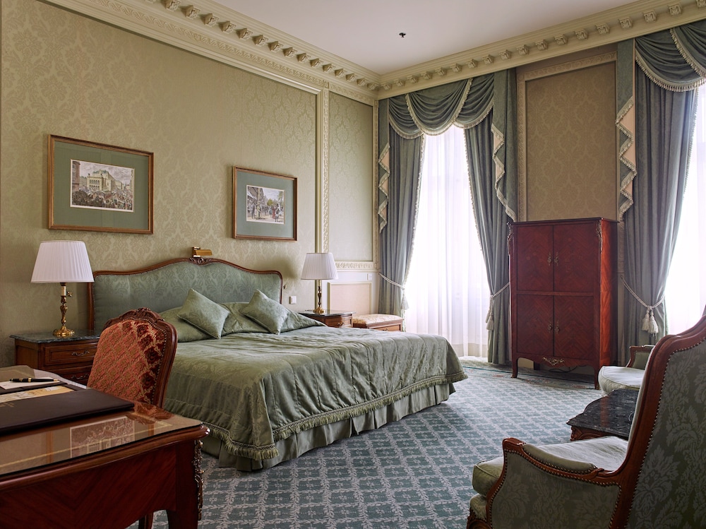 Suite, 1 King Bed, Terrace (Ring Boulevard View) photo 2