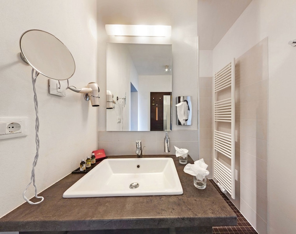 Basic Double Room photo 2