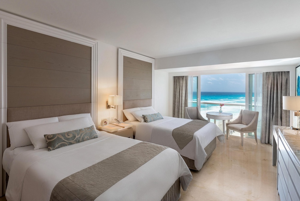 Royale Deluxe Ocean View - Two Double Beds - Photo 1